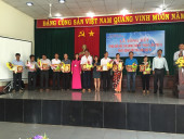 Trao giải cho các thí sinh tại Hội thi Sáng tạo kỹ thuật huyện Lộc Ninh lần II