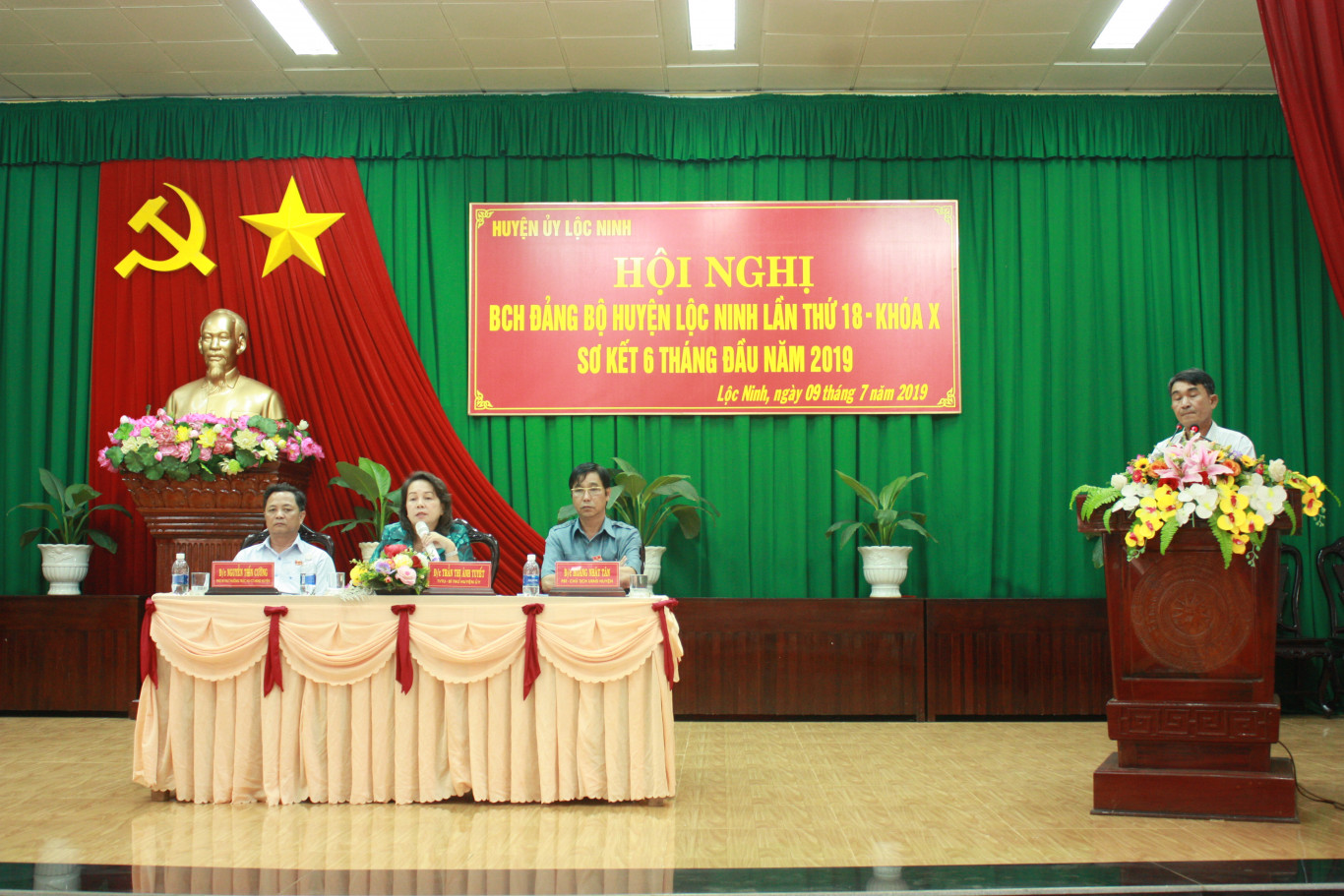 Huyện uỷ Lộc Ninh tổ chức Hội nghị Ban Chấp hành Đảng bộ huyện lần thứ 18 khoá X