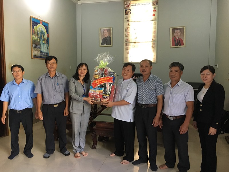 Huyện Lộc Ninh tổ chức Đoàn thăm, chúc mừng nhân dịp  Giáng sinh năm 2019