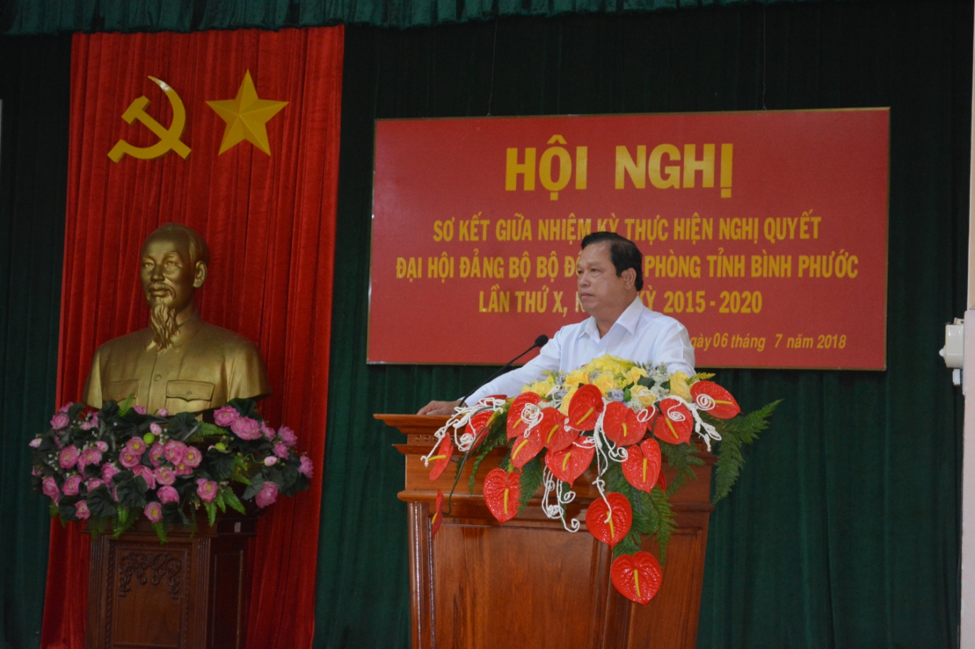 Đồng chí Nguyễn Văn Trăm, Phó bí thư Tỉnh ủy, Chủ tịch UBND tỉnh phát biểu chỉ đạo tại Hội nghị
