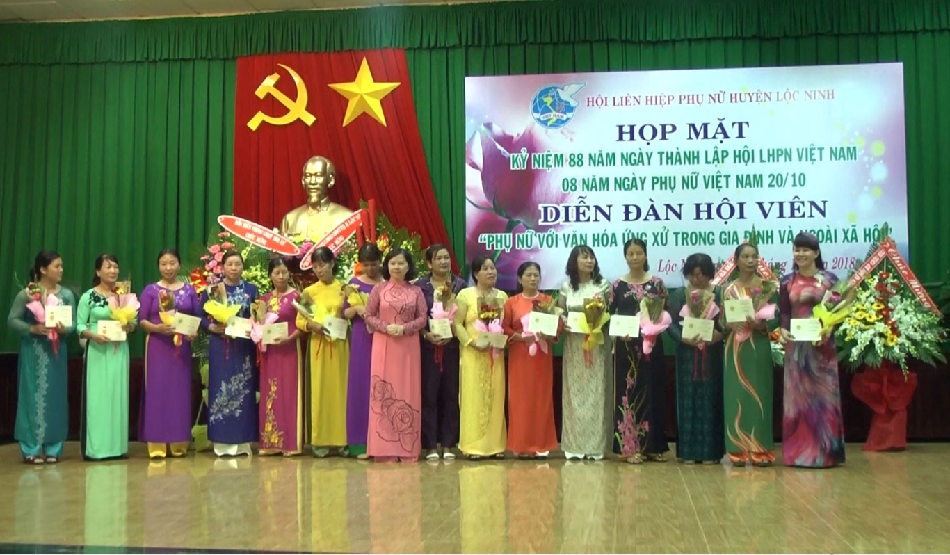 Hội LHPN huyện Lộc Ninh họp mặt kỷ niệm ngày 20-10