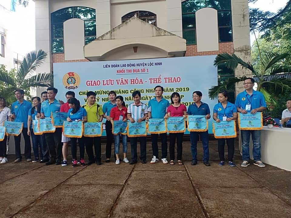 Khối thi đua số 1 trực thuộc Liên đoàn lao động huyện Lộc Ninh tổ chức chương trình giao lưu văn hóa - thể thao chào mừng tháng công nhân năm 2019 và kỷ niệm 90 năm ngày thành lập Công đoàn Việt Nam