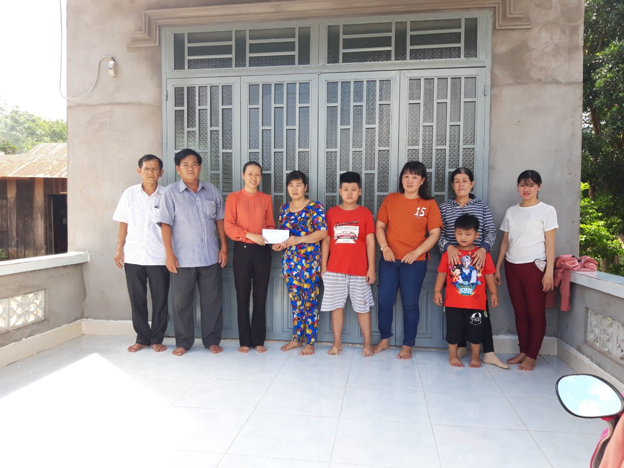 Hội Liên hiệp Phụ nữ xã Lộc Hiệp trao tặng nhà “Mái ấm tình thương” cho hội viên phụ nữ hộ nghèo khó khăn về nhà ở