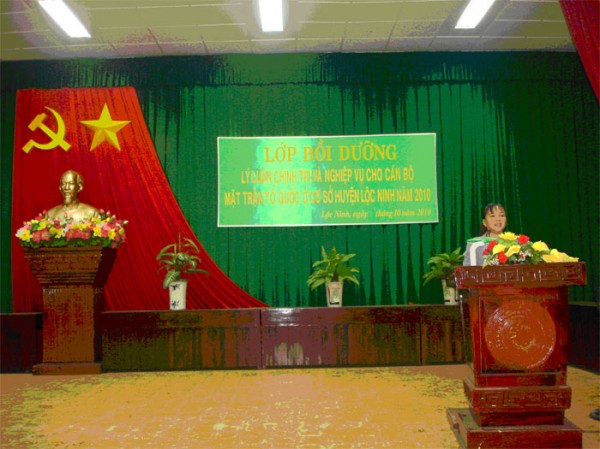 Uỷ ban Mặt trận Tổ quốc Việt Nam huyện Lộc Ninh phối hợp tổ chức lớp tập huấn Lý luận chính trị và nghiệp vụ công tác Mặt trận năm 2010.