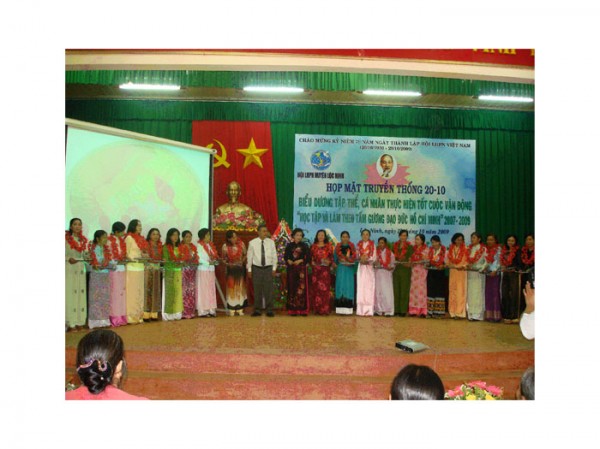 Hội LHPN huyện Lộc Ninh tỉnh Bình Phước 4 năm thực hiện tốt cuộc vận động “Học tập và làm theo tấm gương đạo đức Hồ Chí Minh”