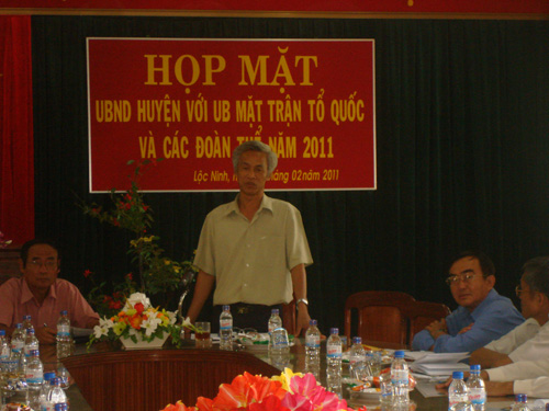Ủy ban nhân dân huyện Lộc Ninh họp mặt với Ban Thường trực Ủy ban Mặt trận Tổ quốc Việt Nam huyện và lãnh đạo các đoàn thể