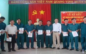 Ban Chỉ huy Quân sự huyện Lộc Ninh phối hợp Trung tâm Viettel Lộc Ninh tổ chức Lễ ký kết chương trình phối hợp hoạt động giai đoạn 2013-2015.
