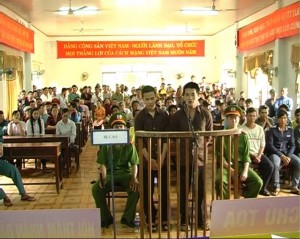 Tòa án nhân dân huyện Lộc Ninh mở phiên tòa xét xử lưu động sơ thẩm vụ án “Trộm cắp tài sản”