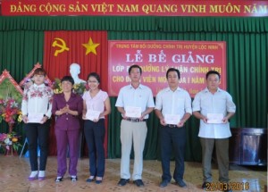 Trung tâm Bồi dưỡng chính trị huyện Lộc Ninh tổ chức Lễ Bế giảng Lớp Bồi dưỡng LLCT cho đảng viên mới khóa I năm 2016