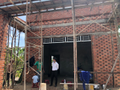 Đ/c Nguyễn Đức Quang-PCT LĐLĐ huyện hỏi thăm tình hình xây nhà MÂCĐ