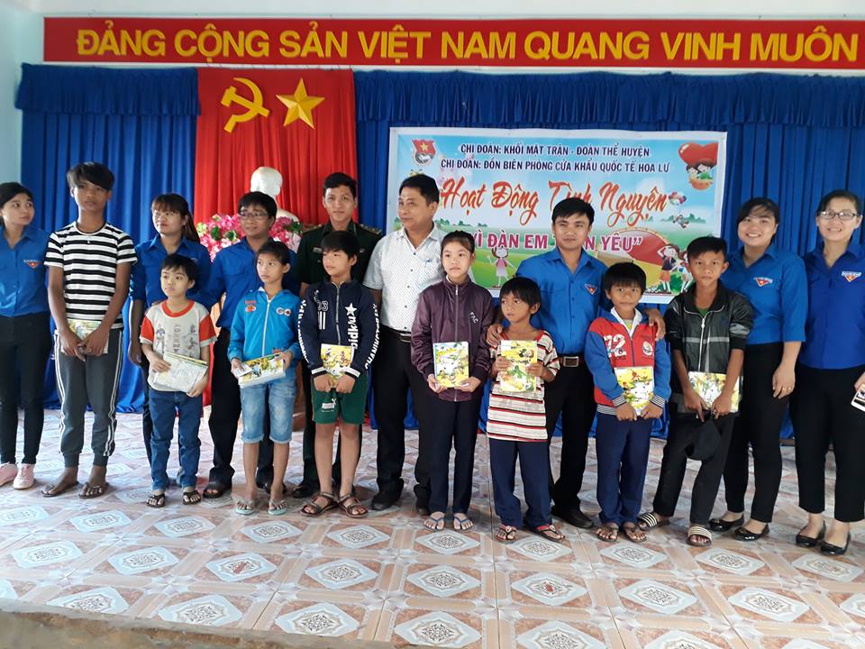 Chi Đoàn khối Mặt trận Đoàn thể  tổ chức hoạt động tình nguyện tại xã Lộc Hòa