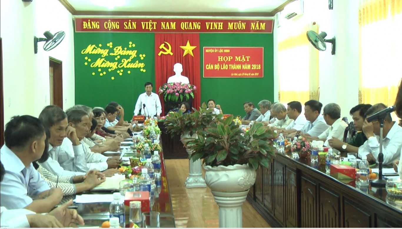 Huyện ủy Lộc Ninh tổ chức họp mặt cán bộ lão thành