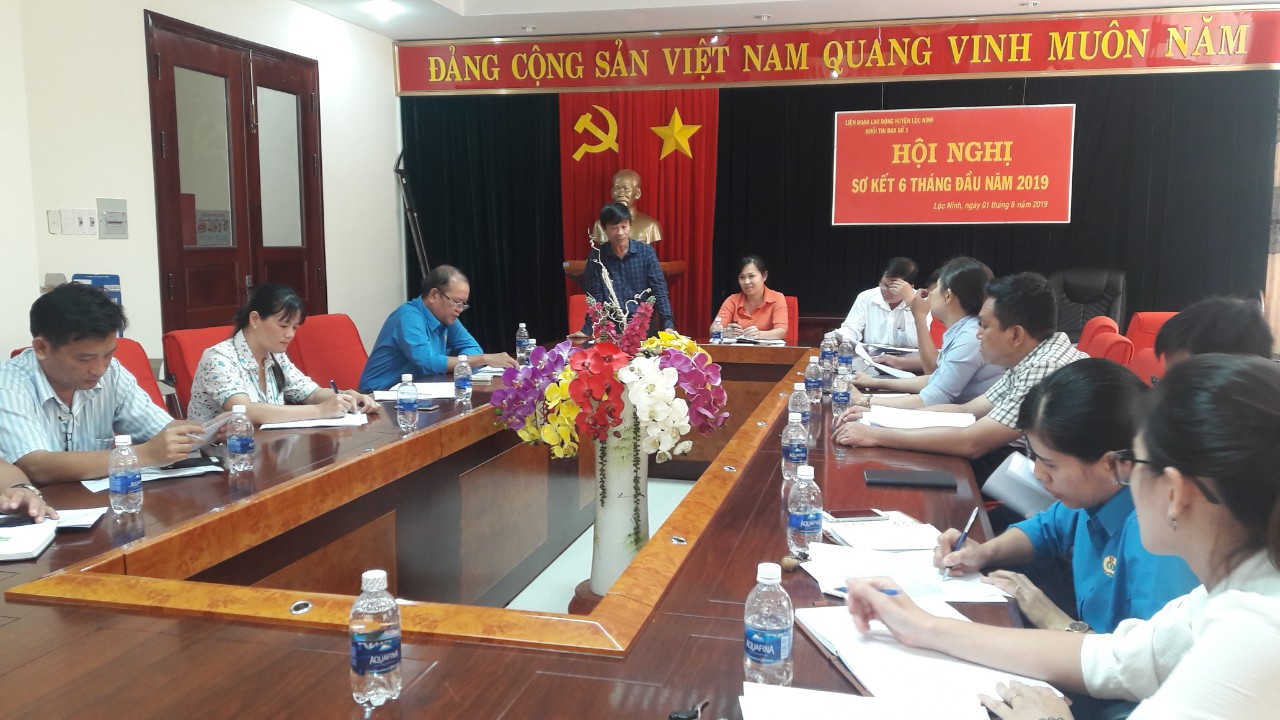 Khối thi đua số I trực thuộc Liên đoàn Lao động huyện Lộc Ninh tổ chức hội nghị sơ kết công tác 6 tháng đầu năm 2019
