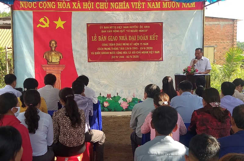 Huyện Lộc Ninh tổ chức bàn giao 19 nhà Đại đoàn kết đợt I từ Chương trình giảm 1.000 hộ nghèo đồng bào dân tộc thiểu số  năm 2020 của tỉnh