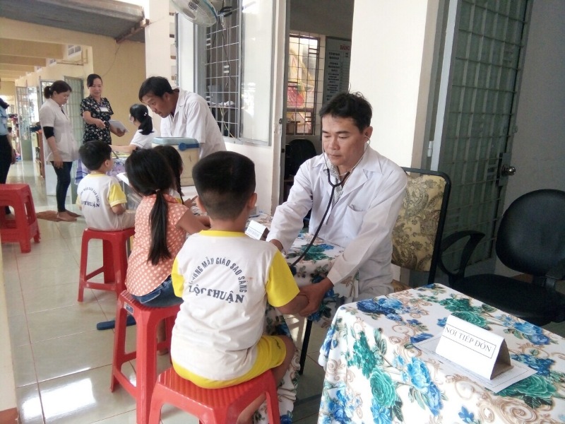 Huyện Lộc Ninh tổ chức thực hiện Chiến dịch tiêm vắc - xin  Sởi- Rubella trong tiêm chủng mở rộng năm 2018