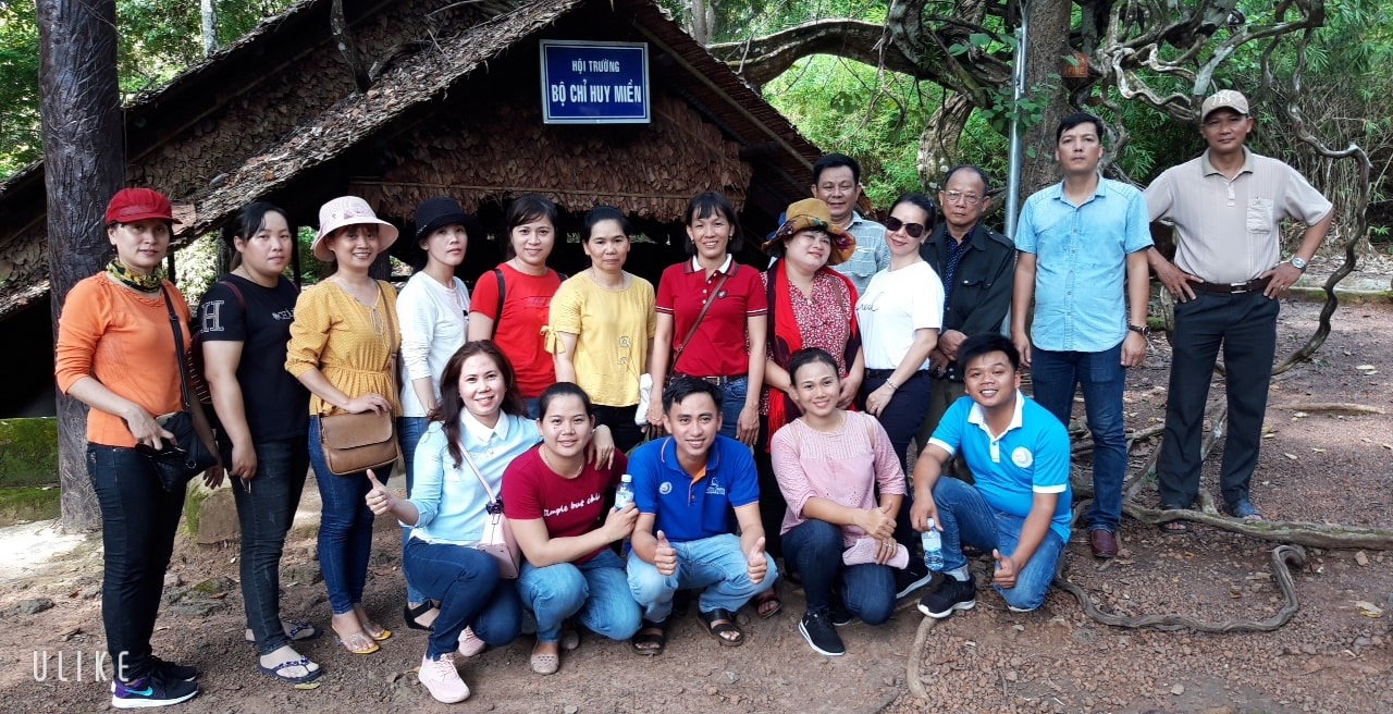 Ban Chấp hánh công đoàn cơ sở thị trấn Lộc Ninh tổ chức du khảo về nguồn nhân kỷ niệm 90 năm Ngày thành lập Công đoàn Việt Nam (28/7)