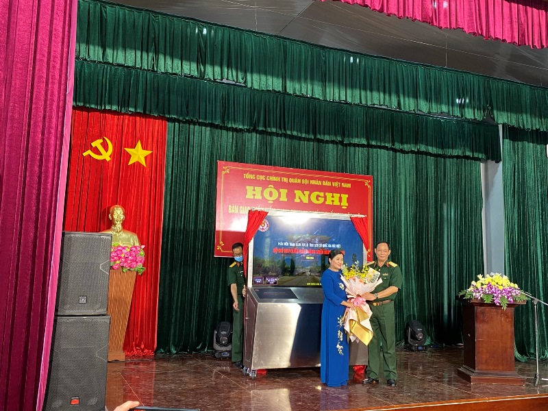 Tổng cục Chính trị Quân đội nhân dân Việt Nam bàn giao Phần mềm, thiết bị tham quan 3D Di tích Quốc gia Đặc biệt  Bộ Chỉ huy Quân giải phóng miền Nam Việt Nam cho tỉnh Bình Phước