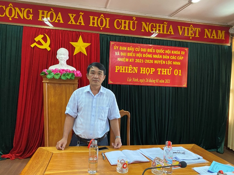 Phó Chủ tịch Ủy ban Bầu cử Trần Thanh Hùng chủ trì Phiên họp