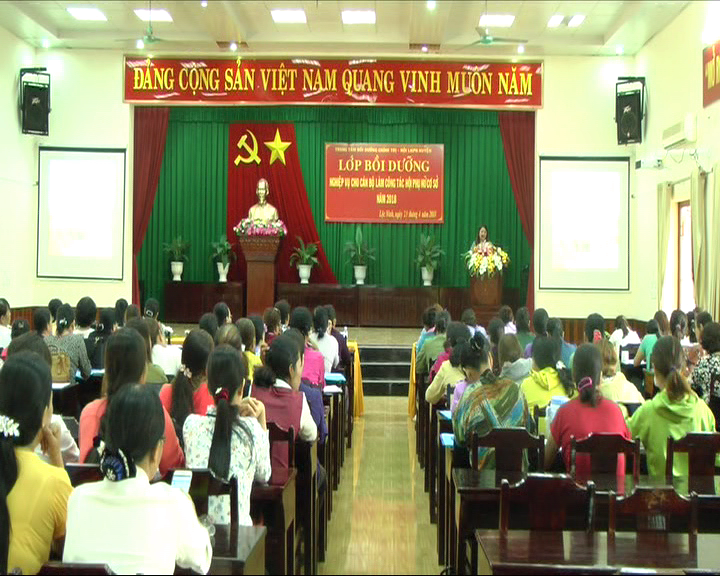 Hội Liên hiệp Phụ nữ huyện Lộc Ninh phối hợp tổ chức lớp bồi dưỡng nghiệp vụ cho cán bộ làm công tác Hội phụ nữ  cơ sở năm 2018