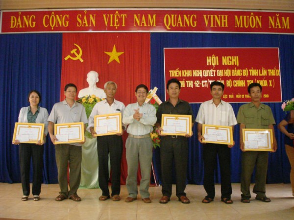 Đảng bộ xã Lộc thái tổ chức Hội nghị triển khai Nghị quyết Đại hội Đảng bộ tỉnh Bình Phước lần thứ IX và Chỉ thị số 42/CT-TW của Bộ Chính trị.