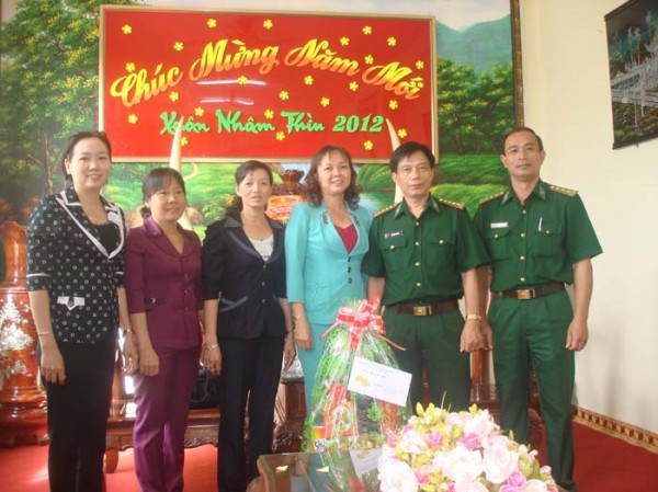 Huyện Lộc Ninh tổ chức nhiều hoạt động thăm, chúc Tết, tặng quà các đơn vị, các xã, thị trấn nhân dịp Xuân Nhâm Thìn 2012