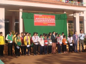 Huyện Lộc Ninh: 08 xã và 01 thị trấn được xét duyệt, công nhận đạt tiêu chuẩn xã, phường phù hợp với trẻ em năm 2011