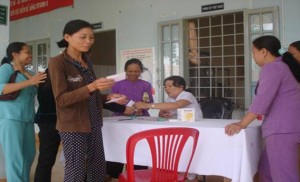 Huyện Lộc Ninh tổ chức thành công Chiến dịch tăng cường tuyên truyền,  vận động lồng ghép dịch vụ chăm sóc sức khỏe sinh sản – kế hoạch hóa  gia đình đến vùng đông dân, có mức sinh cao, vùng kh?