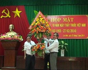 Huyện Lộc Ninh tổ chức lễ kỷ niệm 59 năm Ngày thầy thuốc Việt Nam