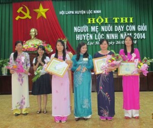 Hội LHPN huyện Lộc Ninh tổ chức Hội thi “Người mẹ nuôi dạy con giỏi” năm 2014