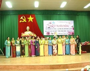 Huyện Lộc Ninh họp mặt kỷ niệm Ngày Quốc tế phụ nữ 8/3 và biểu dương phụ nữ làm kinh tế giỏi, nữ công nhân viên tiêu biểu