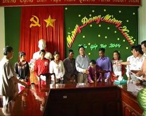 Huyện Lộc Ninh thăm chúc tết đồng bào dân tộc Khơme