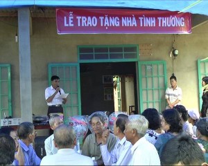 Huyện Lộc Ninh tổ chức tặng nhà “Đại đoàn kết”