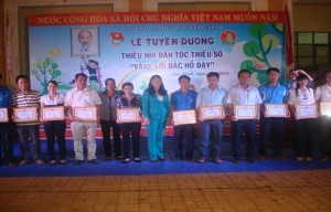 Mười sáu xã, thị trấn của huyện Lộc Ninh được xét duyệt, công nhận đạt tiêu chuẩn xã, phường phù hợp với trẻ em năm 2013
