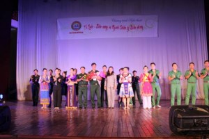 Đoàn văn công Bộ đội Biên phòng Việt Nam phối hợp Bộ chỉ huy Bộ đội Biên phòng tỉnh Bình Phước tổ chức chương trình văn nghệ “Tổ quốc, biên cương và người chiến sĩ biên phòng”