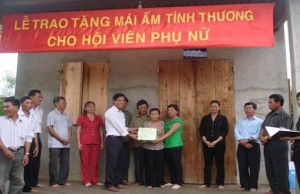 Tháng 9/2014: huyện Lộc Ninh trao tặng 15 nhà đại đoàn kết cho hộ nghèo