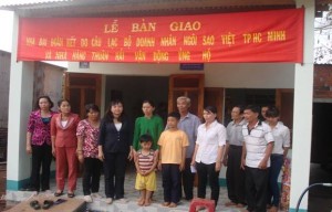 Tháng 11/2014: huyện Lộc Ninh tiếp tục trao tặng 10 nhà đại đoàn kết cho hộ nghèo khó khăn về nhà ở