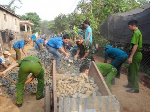 Huyện Đoàn Lộc Ninh phối hợp tổ chức hoạt động tình nguyện vì cộng đồng