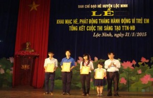 Huyện Lộc Ninh tổng kết, trao giải Cuộc thi sáng tạo thanh thiếu niên, nhi  đồng lần thứ VIII, năm 2014 - 2015