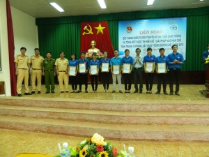 Huyện Lộc Ninh tổ chức Liên hoan Đội thanh niên tuyên truyền về an toàn giao thông