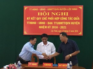 Hội nghị ký kết quy chế phối hợp công tác giữa Thường trực HĐND, UBND, Ban Thường trực UBMTTQVN huyện Lộc Ninh, nhiệm kỳ 2016-2021
