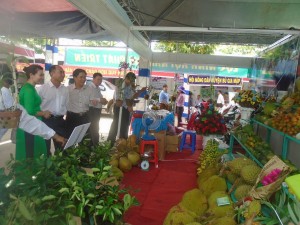 Hội Nông dân huyện Lộc Ninh tham gia Hội chợ trái cây và hàng nông sản tỉnh Bình Phước lần thứ III, năm 2017