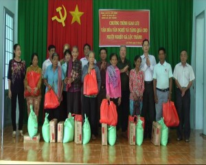 Khối thi đua số 7 huyện Lộc Ninh hoạt động đền ơn, đáp nhĩa  tại xã Lộc Thành