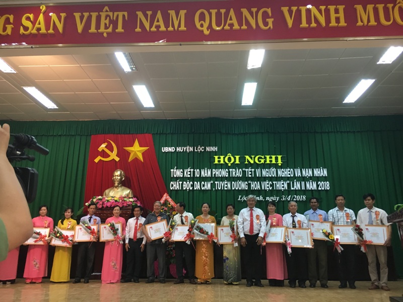 Lộc Ninh: 72 đại biểu được tuyên dương “Hoa việc thiện”năm 2018
